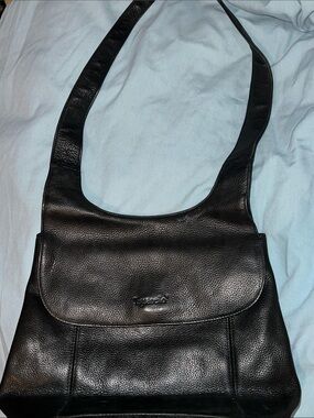 Vintage Tignanello Black Leather Shoulder Bag Flap Hobo Zipper Pocket